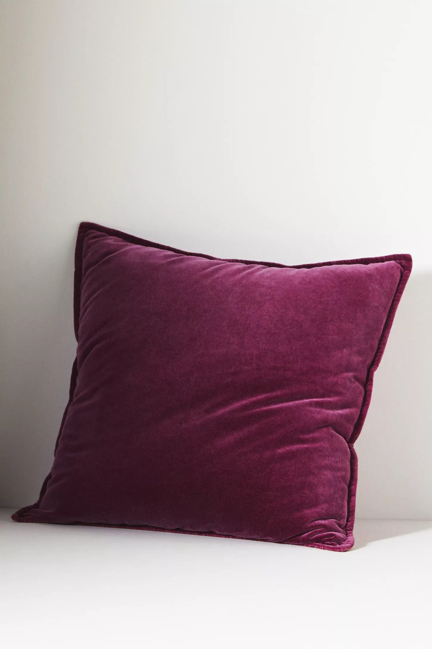 Velvet Trova Pillow - Magenta