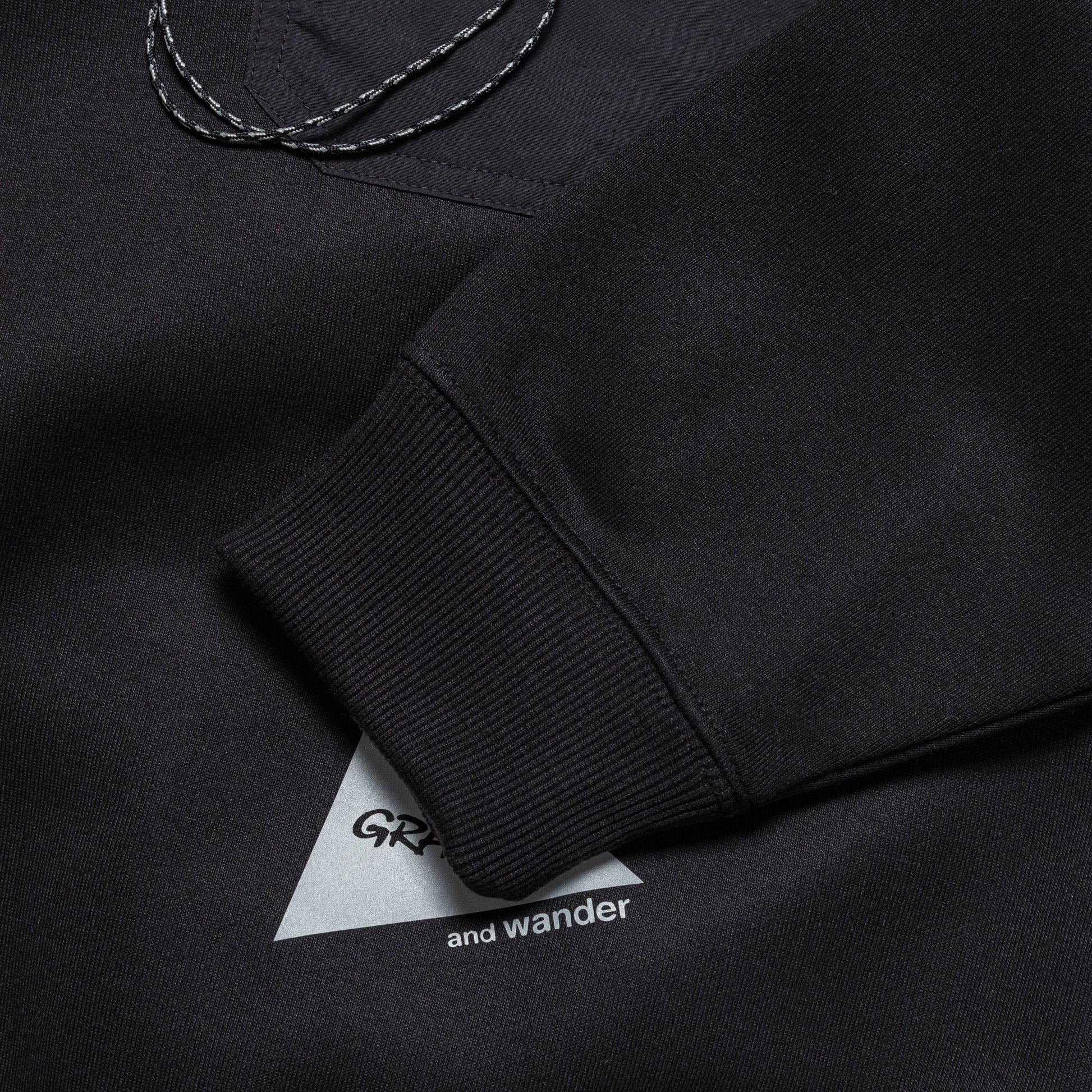 Pocket Sweatshirt × and wander - Black