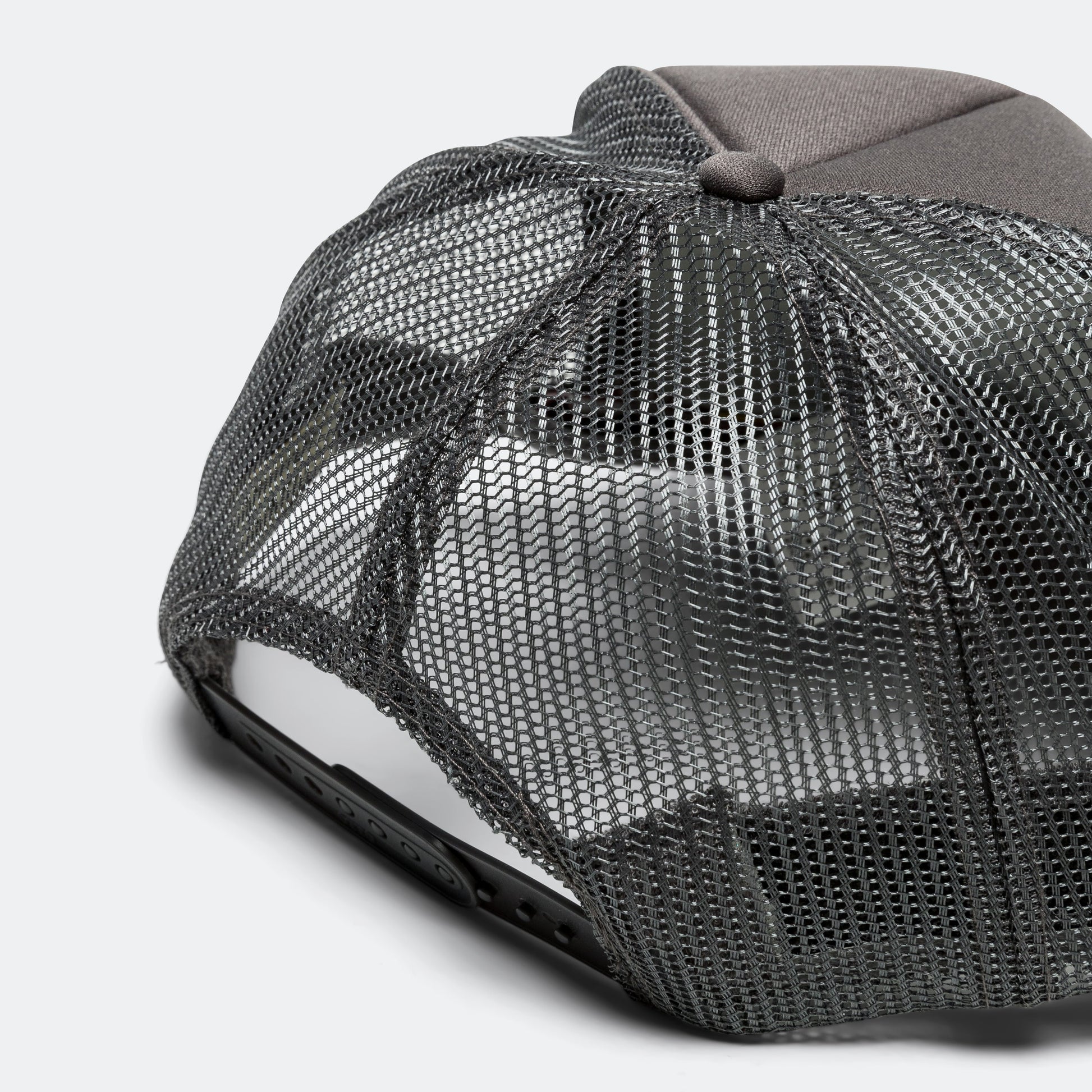 LUCKY BATTERY BIRD Truck Cap - Charcoal/Engine