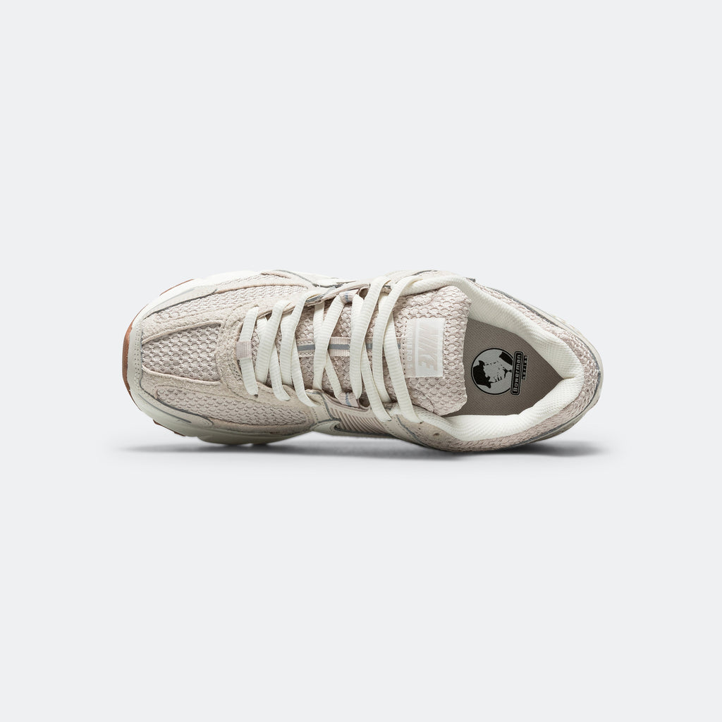 Womens Zoom Vomero 5 - Lt Orewood Brown/Sail-Metallic Silver