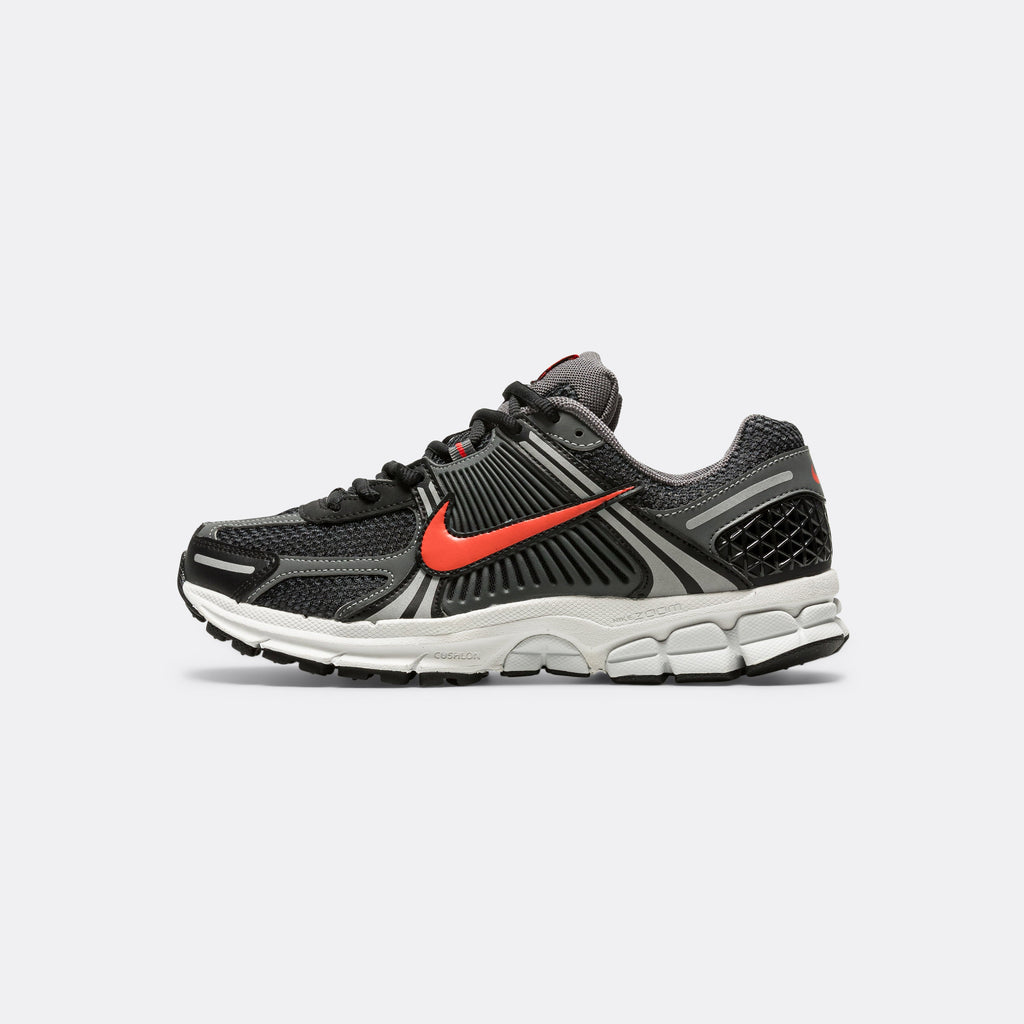 Zoom Vomero 5 - Black/Picante Red-Iron Grey-Summit White