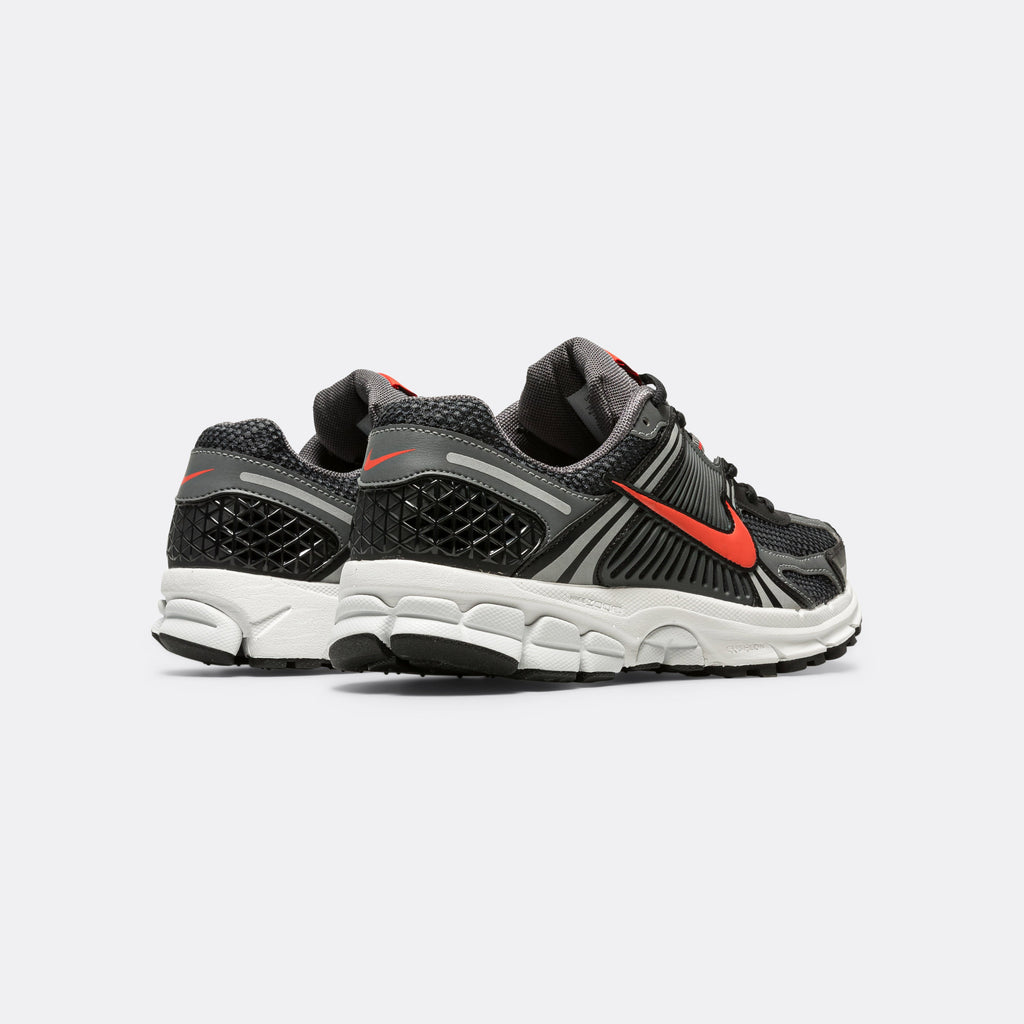 Zoom Vomero 5 - Black/Picante Red-Iron Grey-Summit White