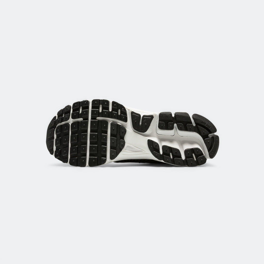 Zoom Vomero 5 - Black/Picante Red-Iron Grey-Summit White