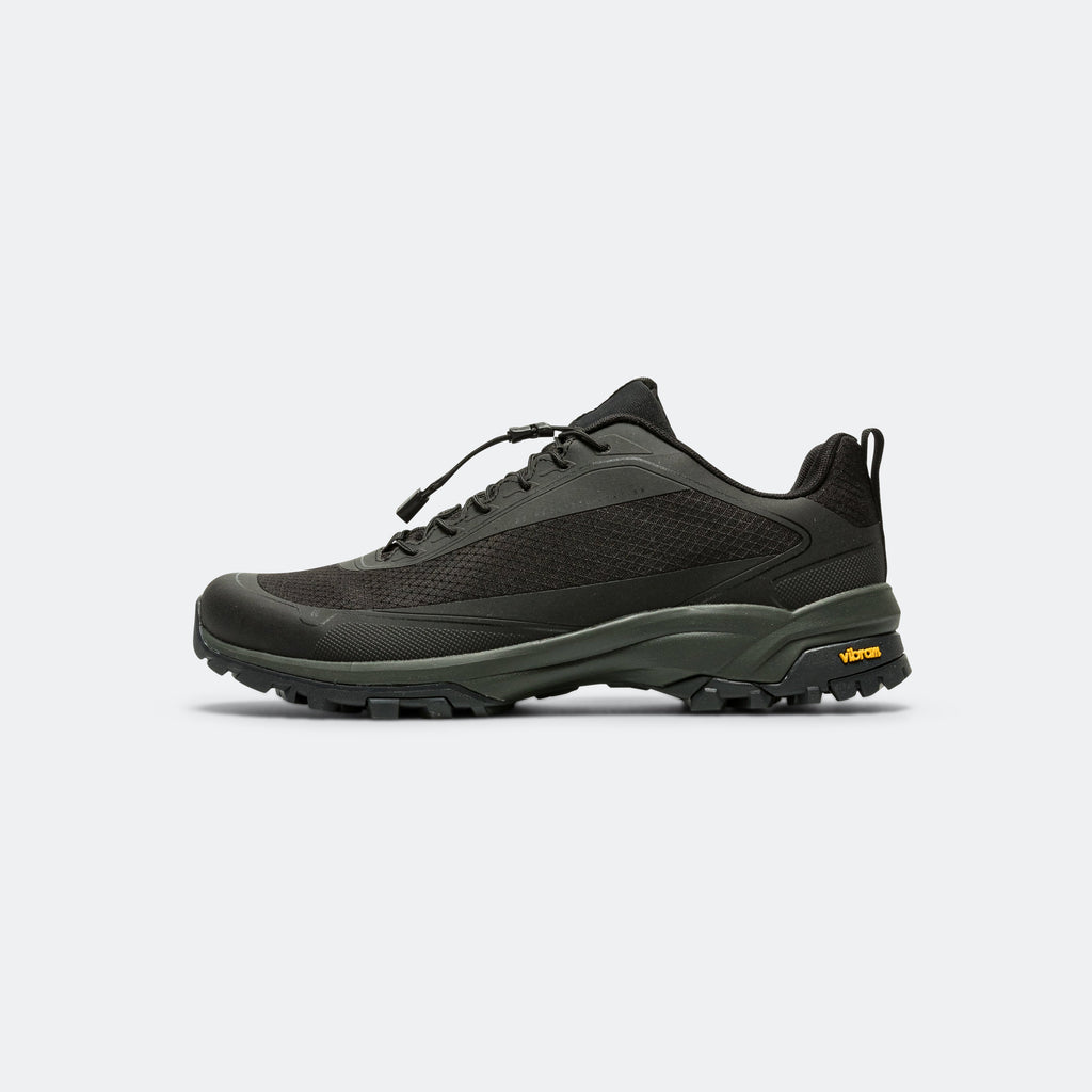 Laced Up Runner V2 - Black