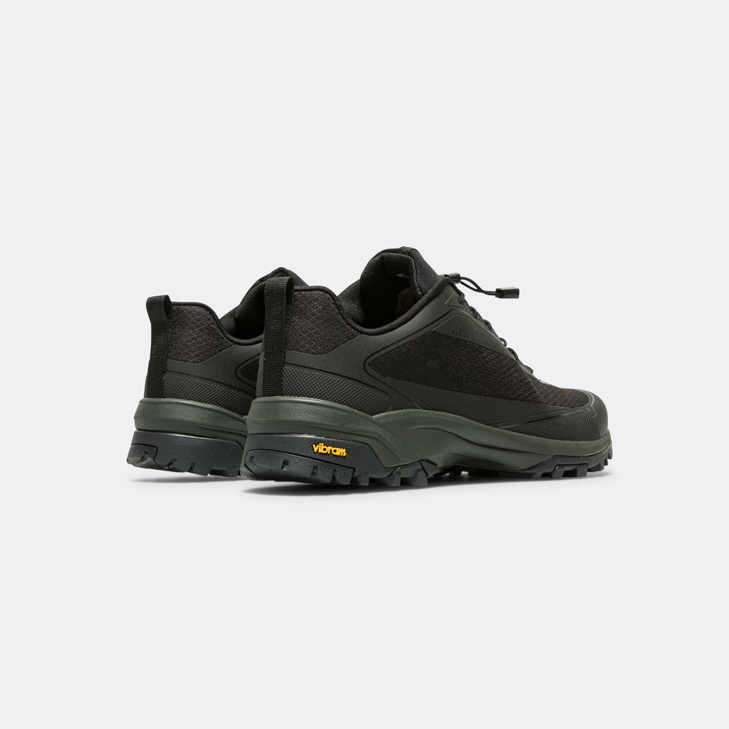 Laced Up Runner V2 - Black